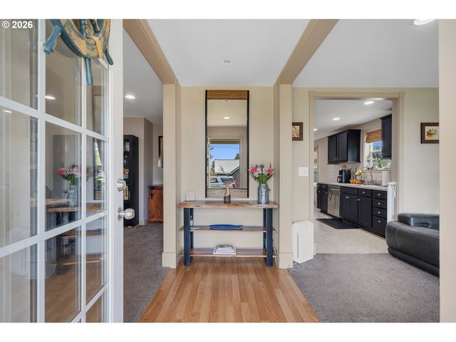 3802 MAPLE Ln, Tillamook, OR 97141