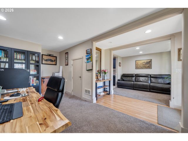3802 MAPLE Ln, Tillamook, OR 97141