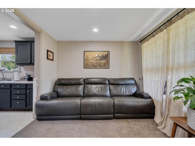 3802 MAPLE Ln, Tillamook, OR 97141