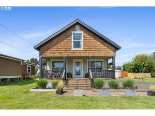 3802 MAPLE Ln, Tillamook, OR 97141