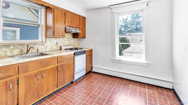 177 Franklin Avenue 2nd Fl, Sea Cliff, NY 11579