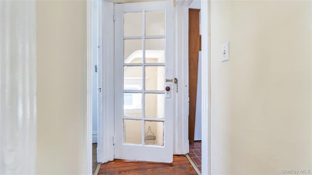 177 Franklin Avenue 2nd Fl, Sea Cliff, NY 11579