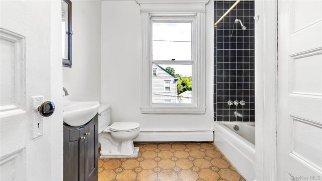 177 Franklin Avenue 2nd Fl, Sea Cliff, NY 11579