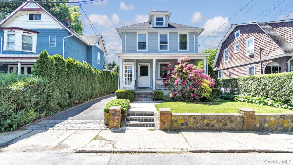 177 Franklin Avenue 2nd Fl, Sea Cliff, NY 11579