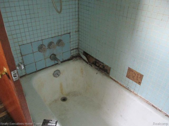 831 BANCROFT Street, Port Huron, MI 48060