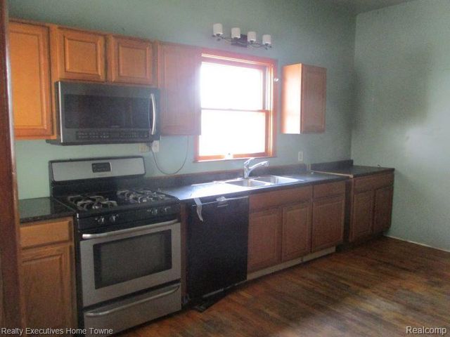 831 BANCROFT Street, Port Huron, MI 48060