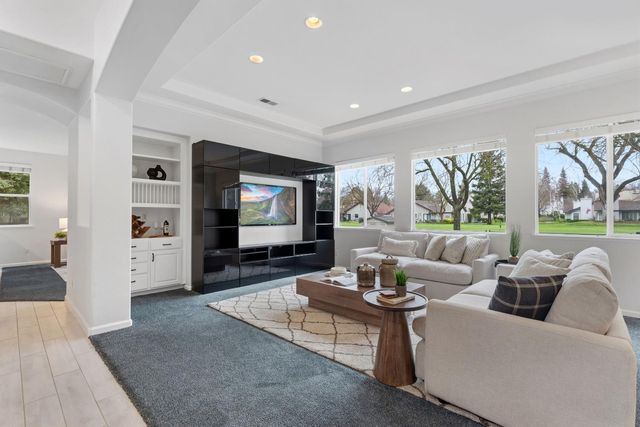 3361 Swallows Nest Ln, Sacramento, CA 95833