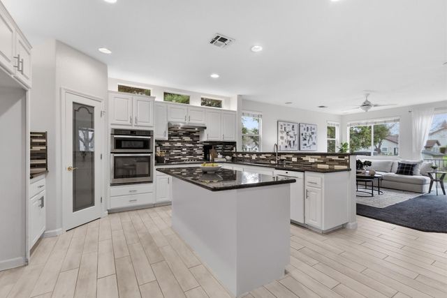 3361 Swallows Nest Ln, Sacramento, CA 95833