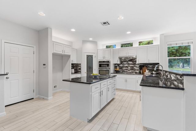 3361 Swallows Nest Ln, Sacramento, CA 95833