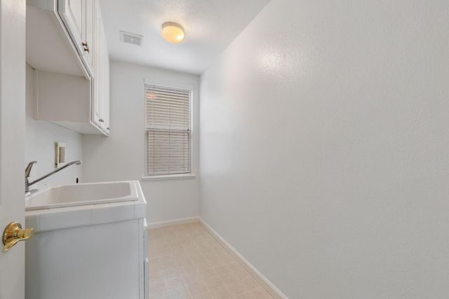 3361 Swallows Nest Ln, Sacramento, CA 95833