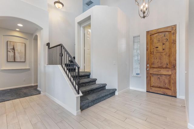 3361 Swallows Nest Ln, Sacramento, CA 95833