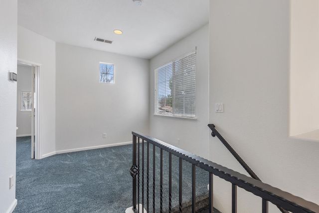 3361 Swallows Nest Ln, Sacramento, CA 95833