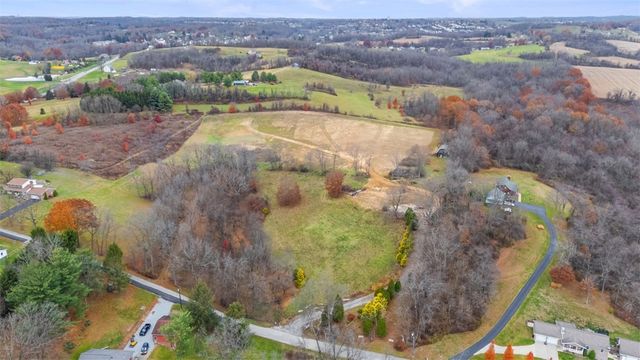 33 Orchard Drive, Sewickley Twp, PA 15637
