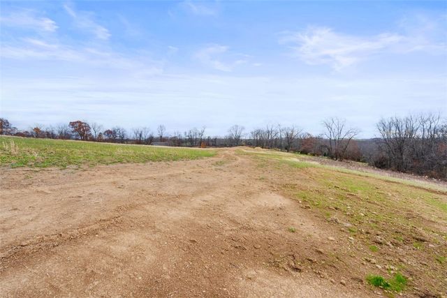 33 Orchard Drive, Sewickley Twp, PA 15637