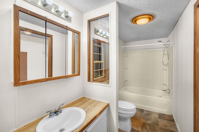 14865 Heritage Drive W, Wheatfield, IN 46392