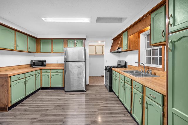 14865 Heritage Drive W, Wheatfield, IN 46392