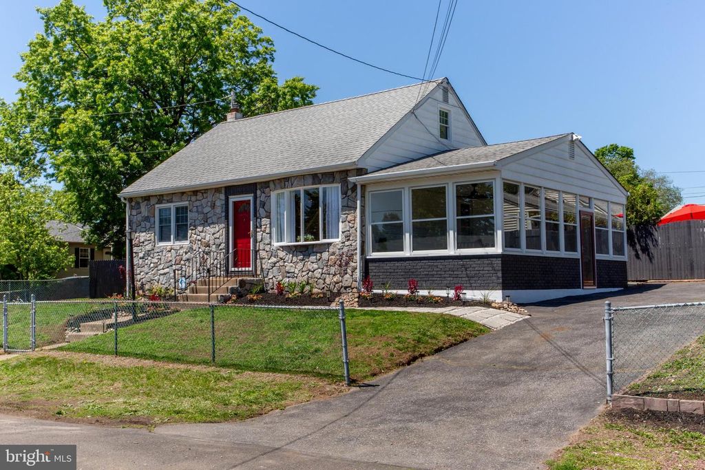 1005 MARYLAND AVE, Croydon, PA 19021