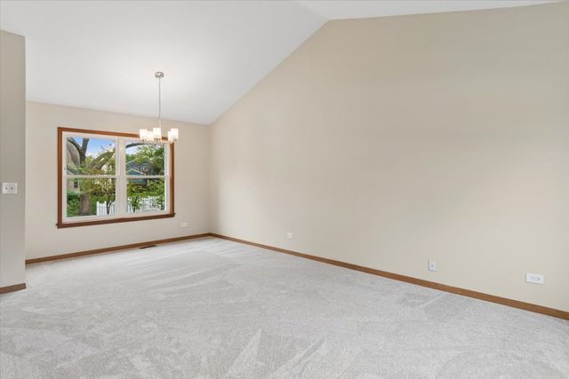 1440 CARLETON Avenue, Naperville, IL 60565