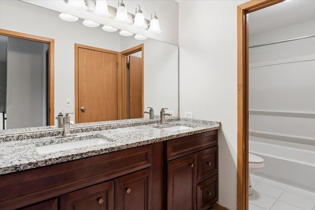 1440 CARLETON Avenue, Naperville, IL 60565