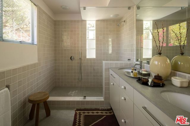 9421 Lloydcrest Drive, Los Angeles, CA 90210