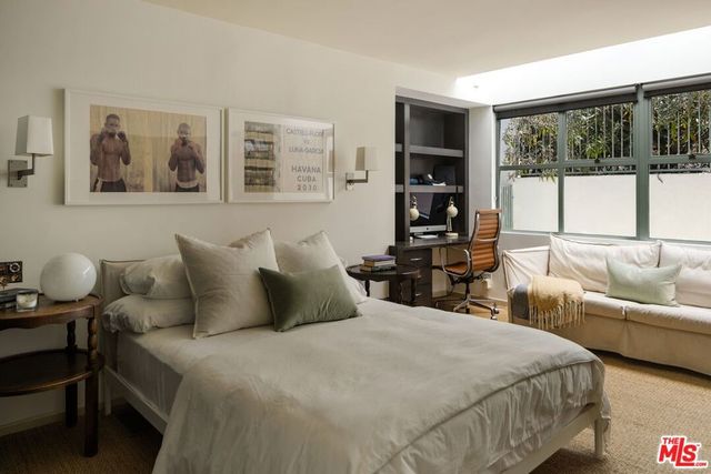 9421 Lloydcrest Drive, Los Angeles, CA 90210