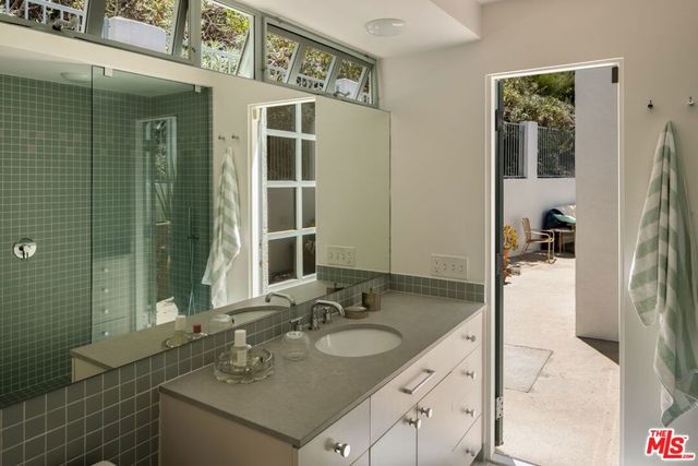 9421 Lloydcrest Drive, Los Angeles, CA 90210