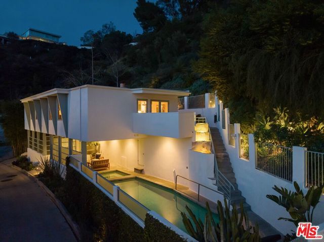 9421 Lloydcrest Drive, Los Angeles, CA 90210