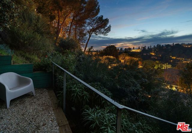 9421 Lloydcrest Drive, Los Angeles, CA 90210