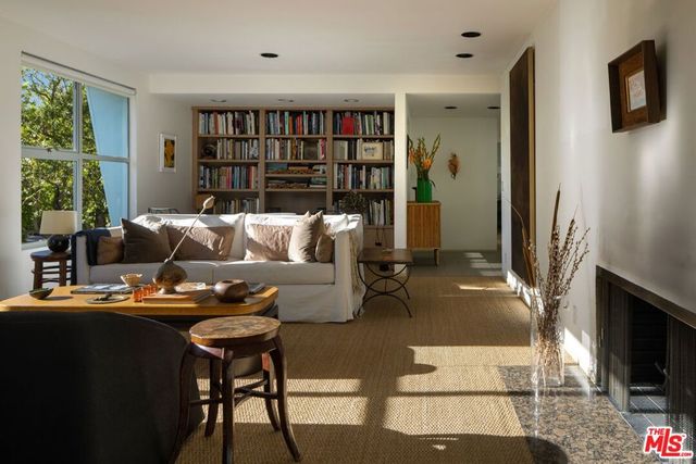 9421 Lloydcrest Drive, Los Angeles, CA 90210