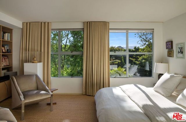 9421 Lloydcrest Drive, Los Angeles, CA 90210