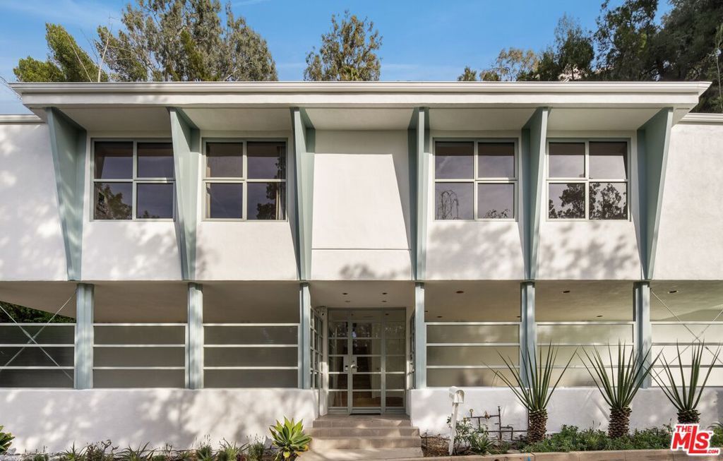 9421 Lloydcrest Drive, Los Angeles, CA 90210