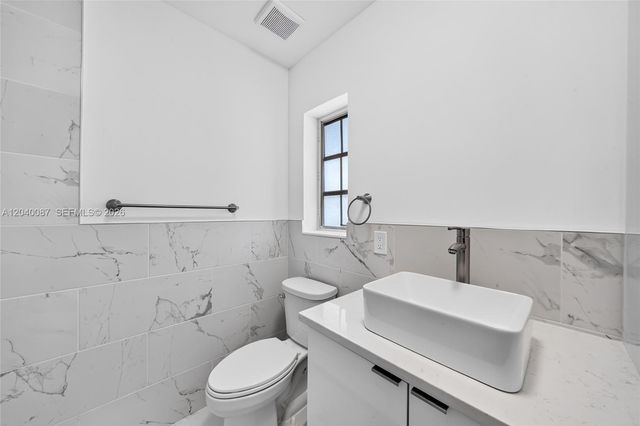 6565 Santona Street B17, Coral Gables, FL 33146