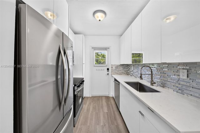 6565 Santona Street B17, Coral Gables, FL 33146