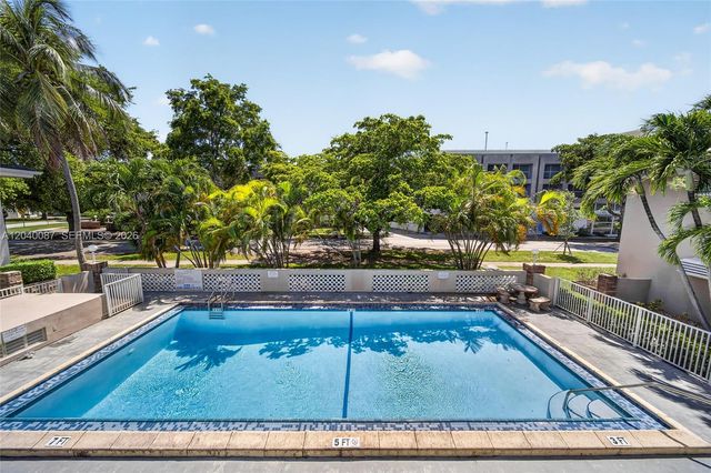 6565 Santona Street B17, Coral Gables, FL 33146