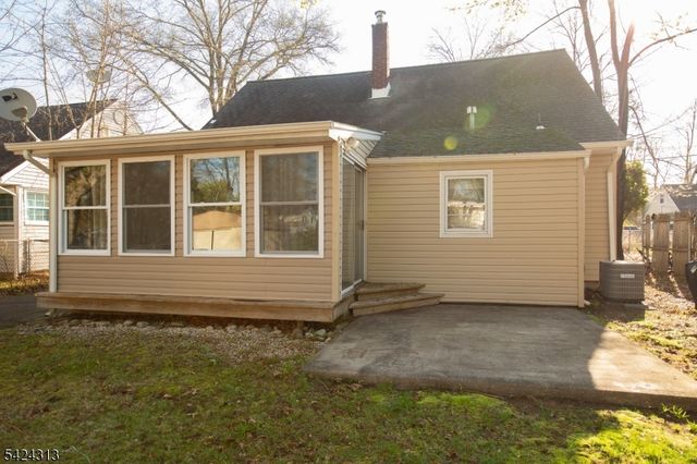 12 Central Ave, Pompton Lakes Boro, NJ 07442