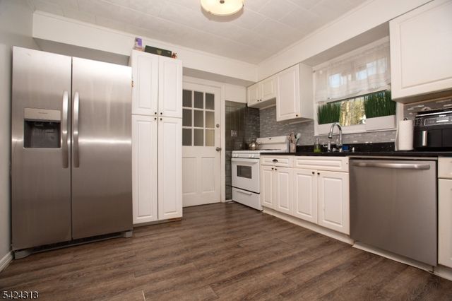 12 Central Ave, Pompton Lakes Boro, NJ 07442