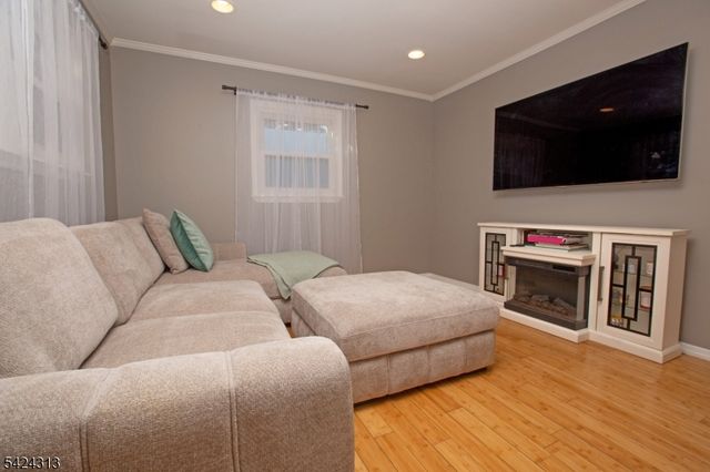 12 Central Ave, Pompton Lakes Boro, NJ 07442