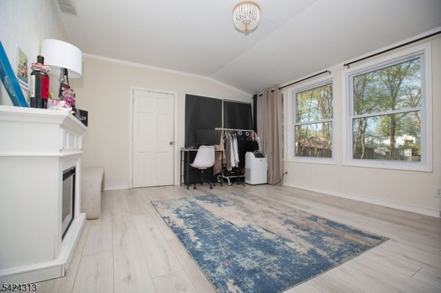 12 Central Ave, Pompton Lakes Boro, NJ 07442