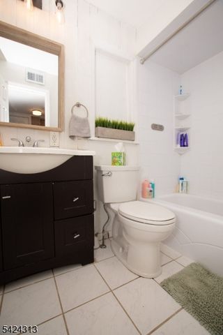 12 Central Ave, Pompton Lakes Boro, NJ 07442