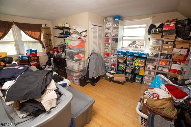 12 Central Ave, Pompton Lakes Boro, NJ 07442