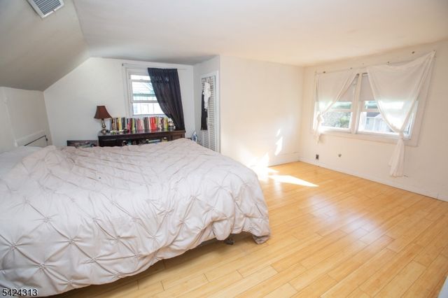 12 Central Ave, Pompton Lakes Boro, NJ 07442