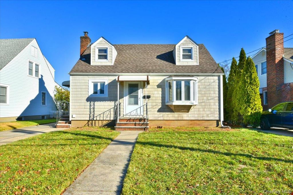 1022 Jackson Avenue, Franklin Square, NY 11010