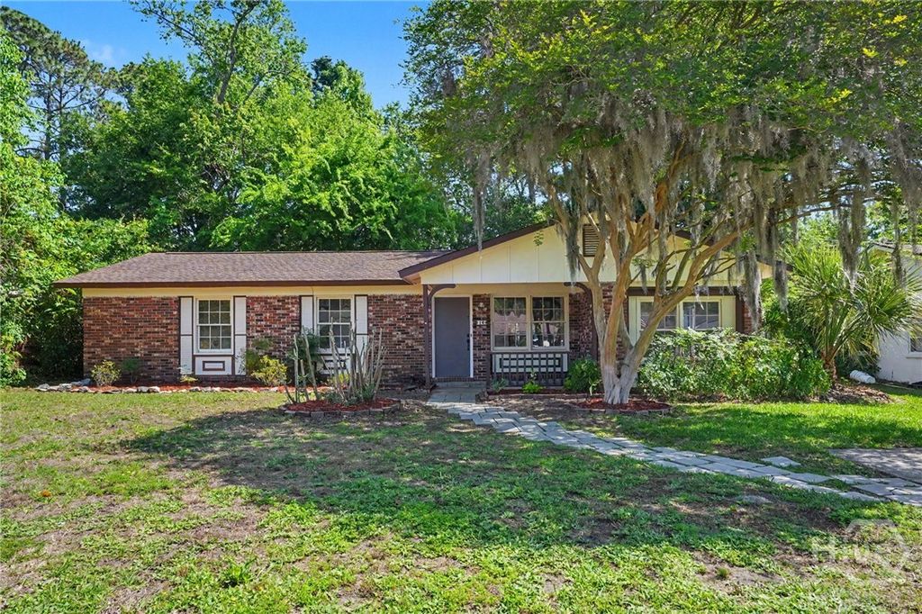 Image 1 of property listing at 10 Port Royal Drive, Savannah, GA 31410