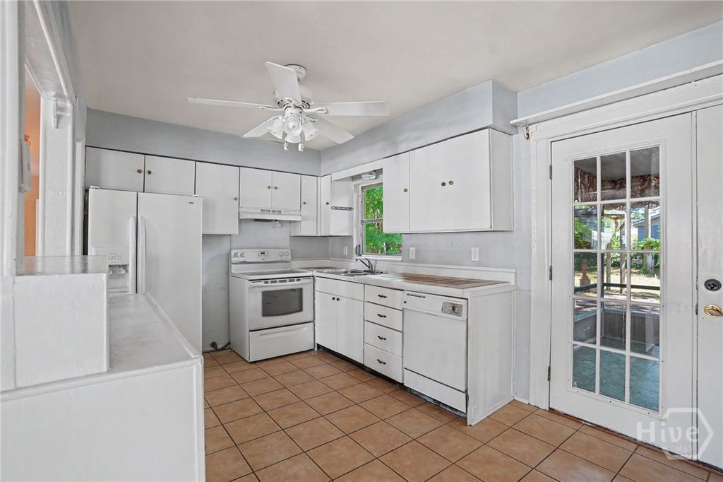 Image 11 of property listing at 10 Port Royal Drive, Savannah, GA 31410