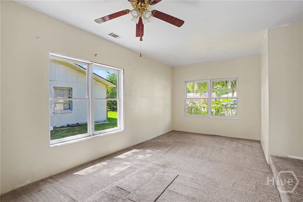 Image 14 of property listing at 10 Port Royal Drive, Savannah, GA 31410