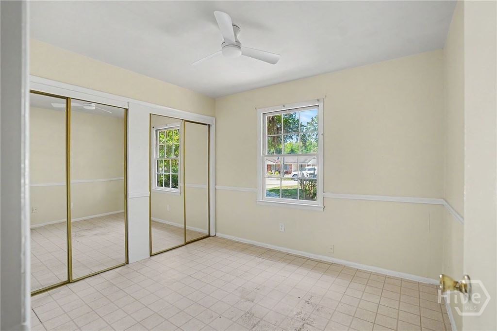 Image 15 of property listing at 10 Port Royal Drive, Savannah, GA 31410