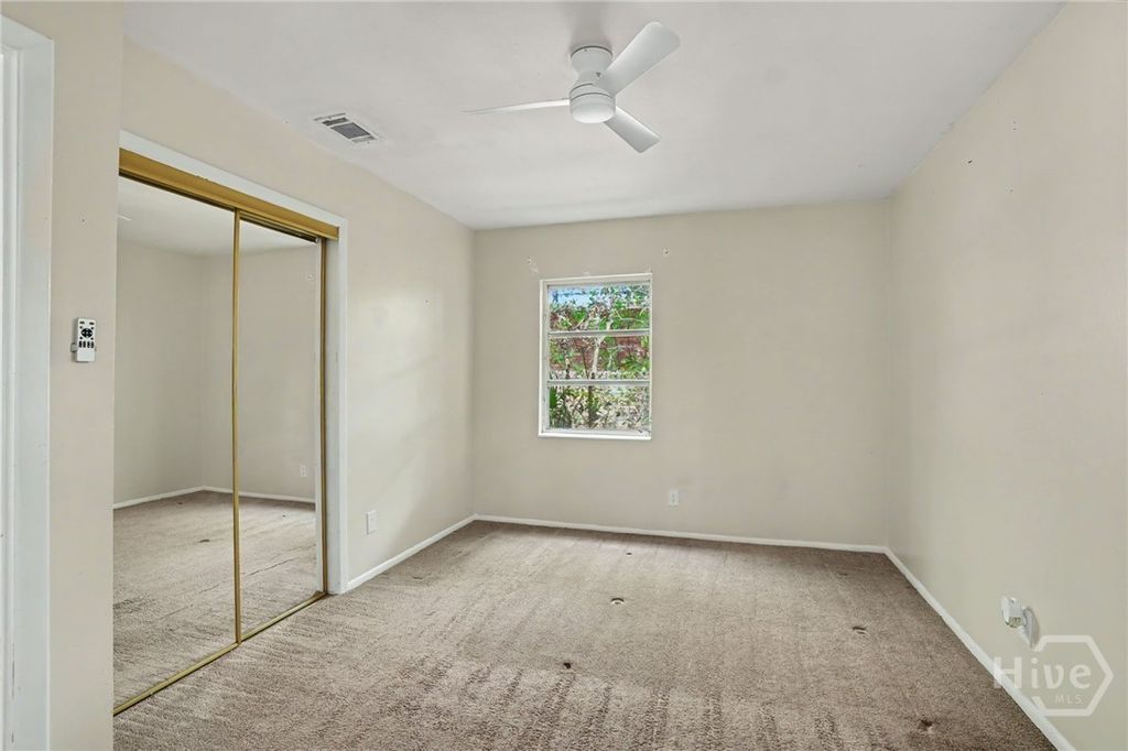 Image 18 of property listing at 10 Port Royal Drive, Savannah, GA 31410