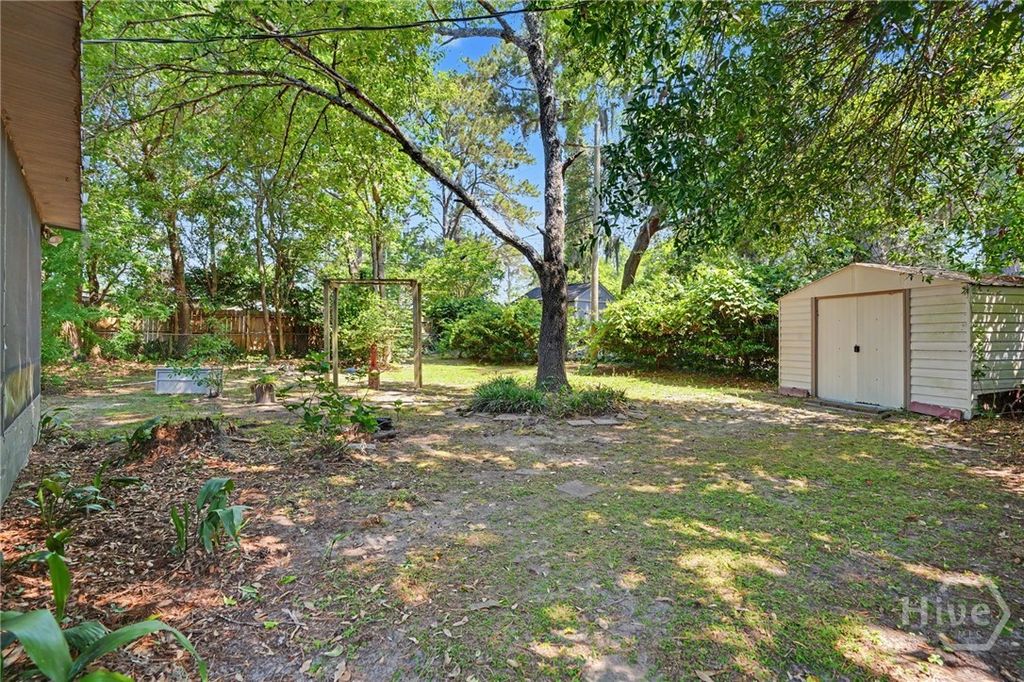 Image 24 of property listing at 10 Port Royal Drive, Savannah, GA 31410