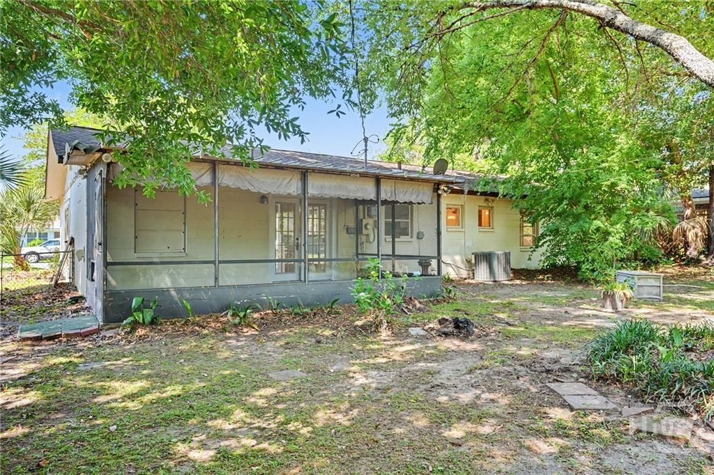 Image 26 of property listing at 10 Port Royal Drive, Savannah, GA 31410