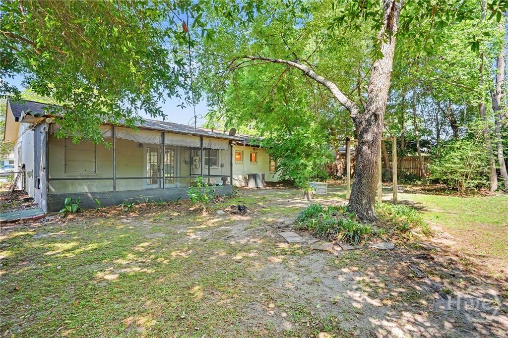 Image 27 of property listing at 10 Port Royal Drive, Savannah, GA 31410